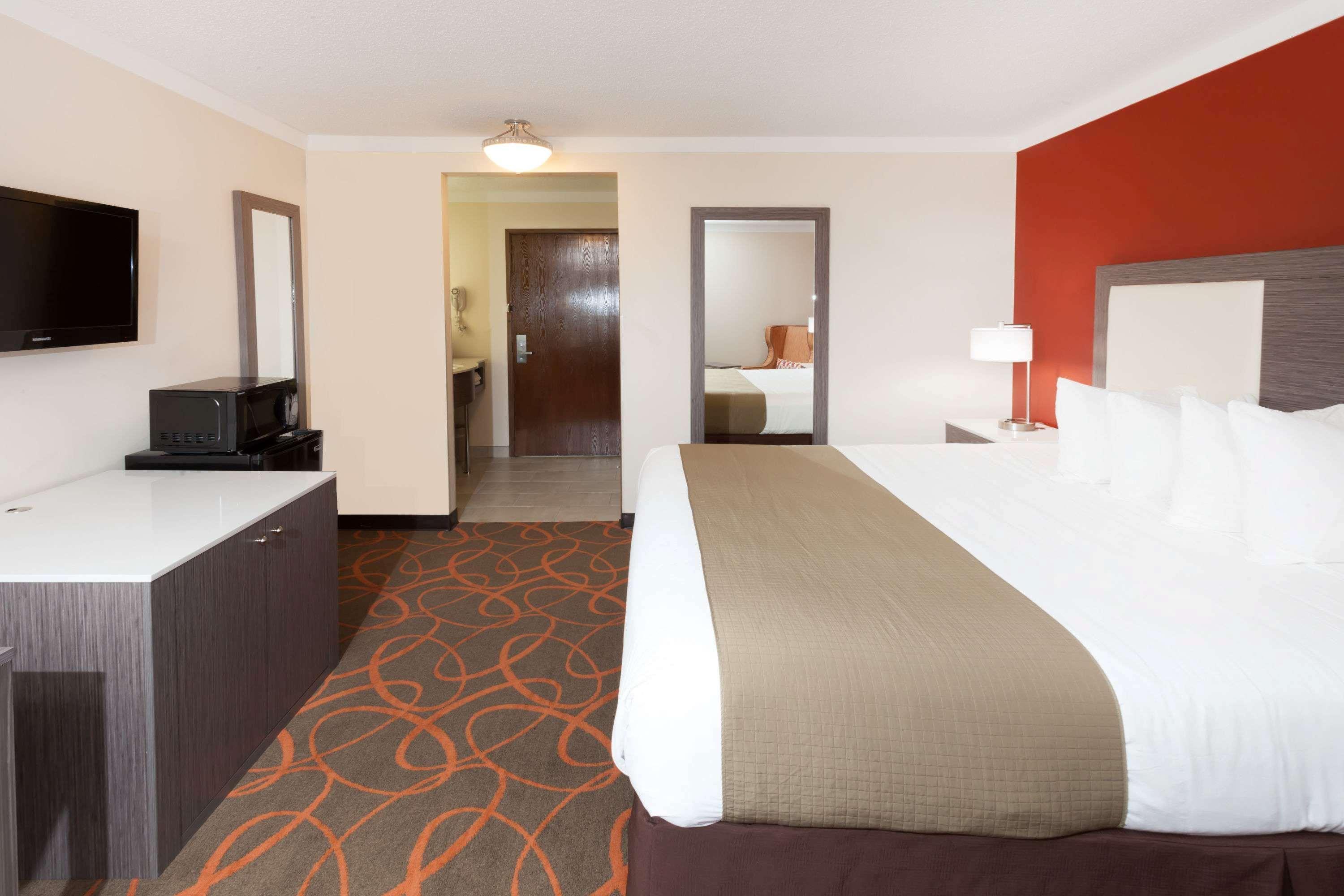 Baymont By Wyndham Chicago/Alsip Hotel Exterior photo