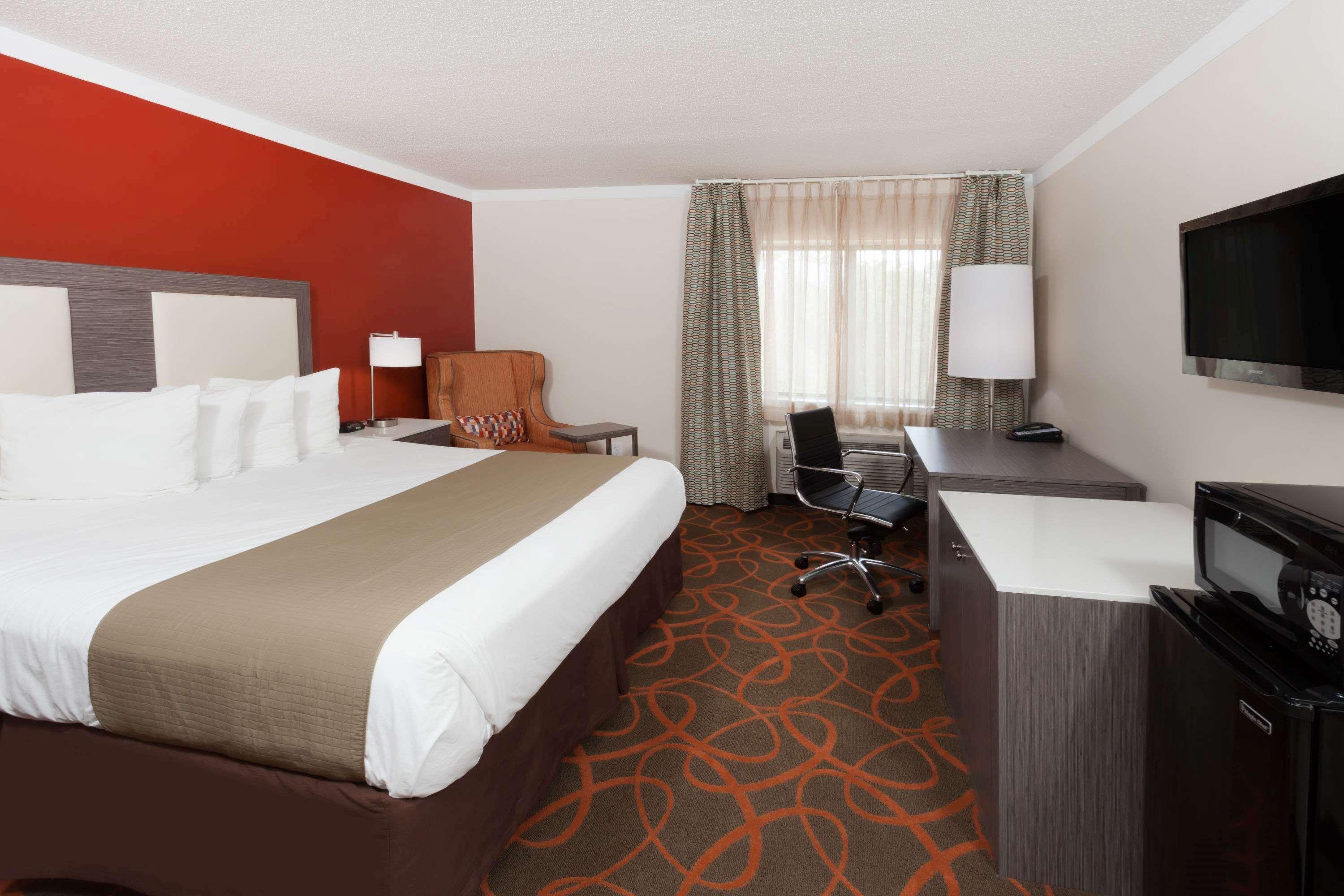 Baymont By Wyndham Chicago/Alsip Hotel Exterior photo