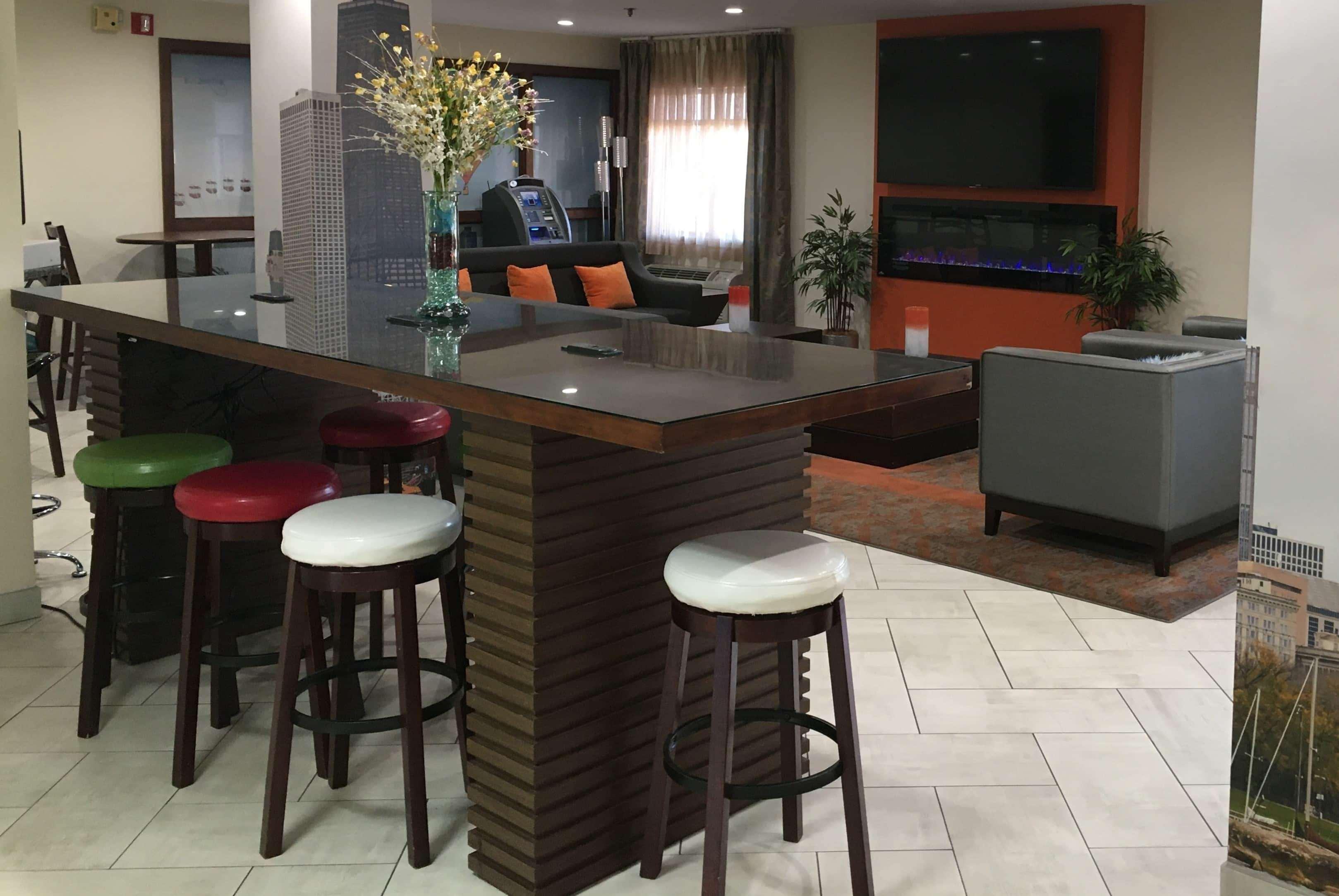 Baymont By Wyndham Chicago/Alsip Hotel Exterior photo