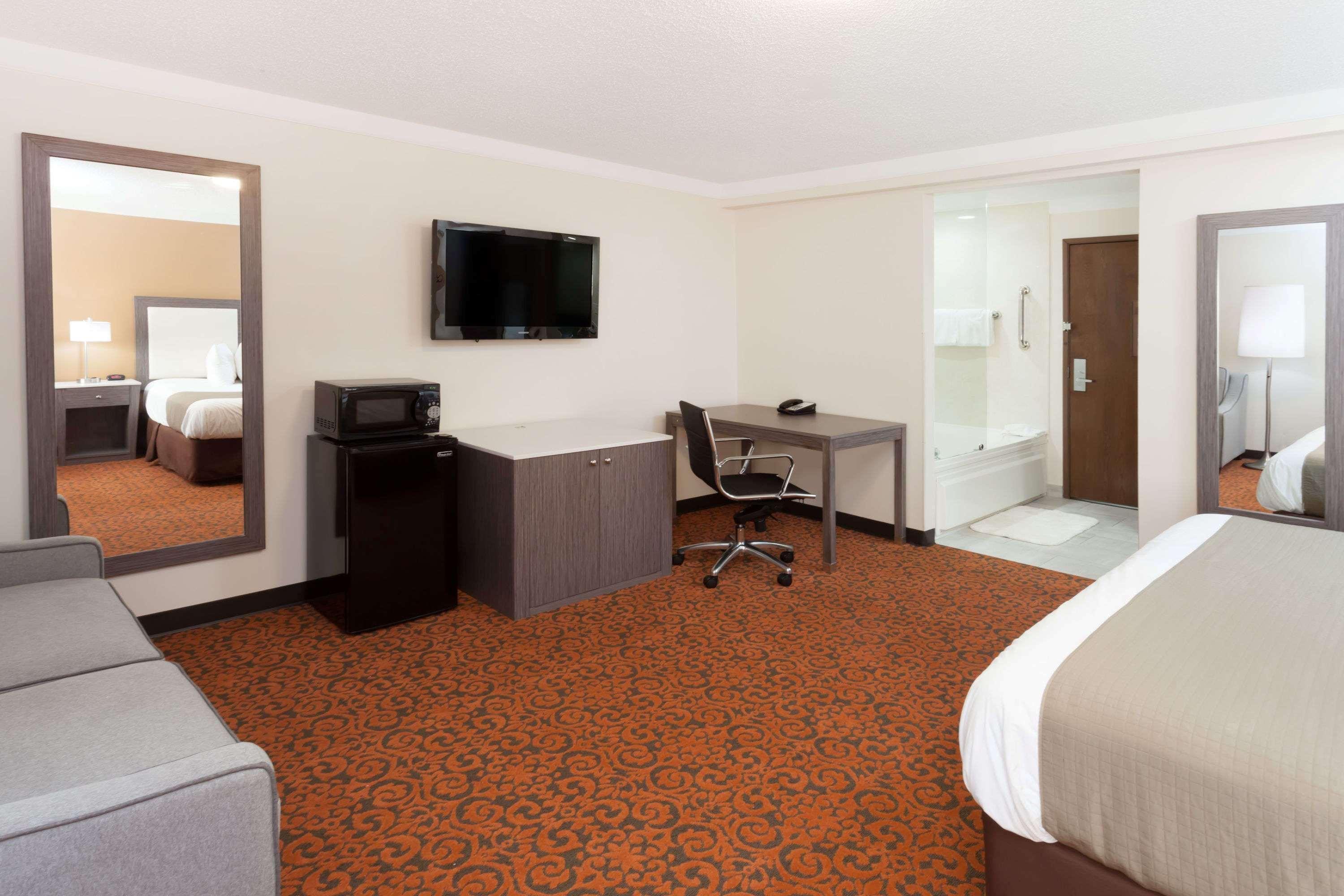Baymont By Wyndham Chicago/Alsip Hotel Exterior photo